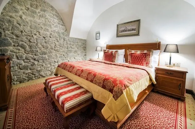 STANDARD ROOM with courtyard view, without daylight
