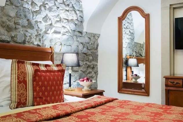 STANDARD ROOM with courtyard view, without daylight