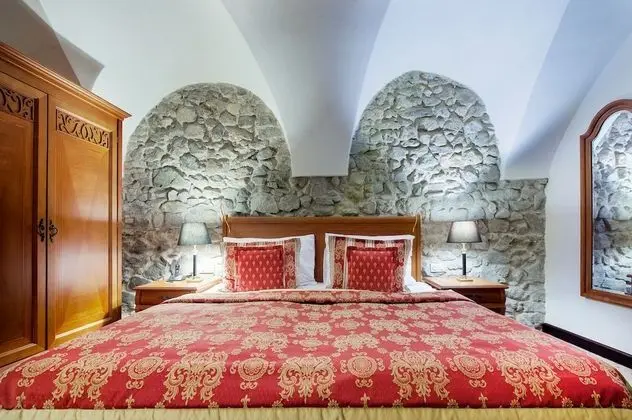 STANDARD ROOM with courtyard view, without daylight