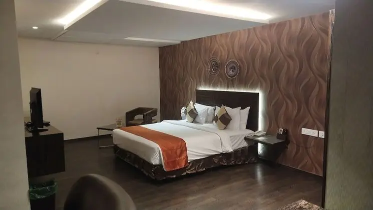 Deluxe Tek Büyük Yataklı Oda, 1 Yatak Odası, Sigara İçilebilir, Şehir Manzaralı