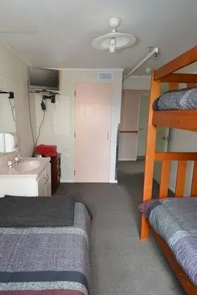 Ortak Ranzalı Oda, Ortak Banyo