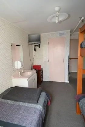 Ortak Ranzalı Oda, Ortak Banyo