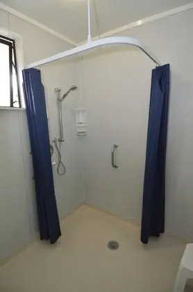 Ortak Ranzalı Oda, Ortak Banyo