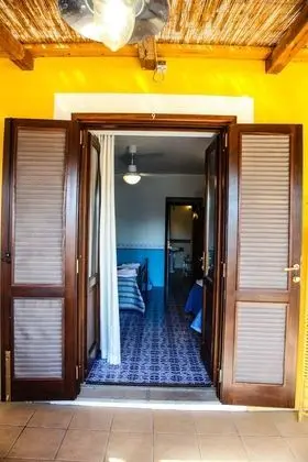 Tek Büyük veya İki Ayrı Yataklı Oda, Teras, Havuz Manzaralı