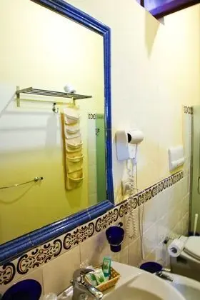Tek Büyük veya İki Ayrı Yataklı Oda, Teras, Havuz Manzaralı
