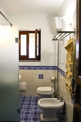 Tek Büyük veya İki Ayrı Yataklı Oda, Teras, Havuz Manzaralı