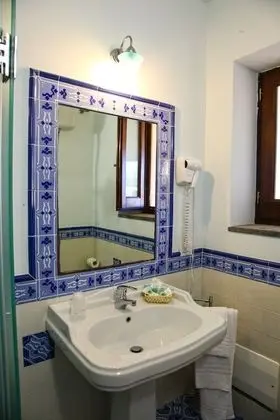 Tek Büyük veya İki Ayrı Yataklı Oda, Teras, Havuz Manzaralı