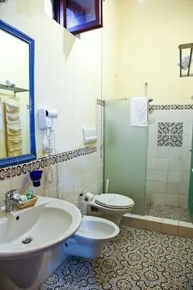 Tek Büyük veya İki Ayrı Yataklı Oda, Teras, Havuz Manzaralı