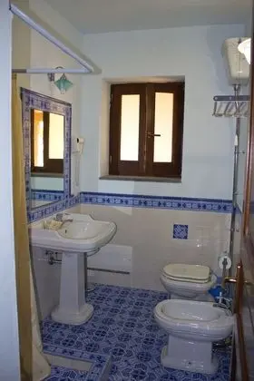 Tek Büyük veya İki Ayrı Yataklı Oda, Teras, Havuz Manzaralı