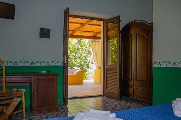 Tek Büyük Yataklı Oda, Teras, Bahçe Manzaralı