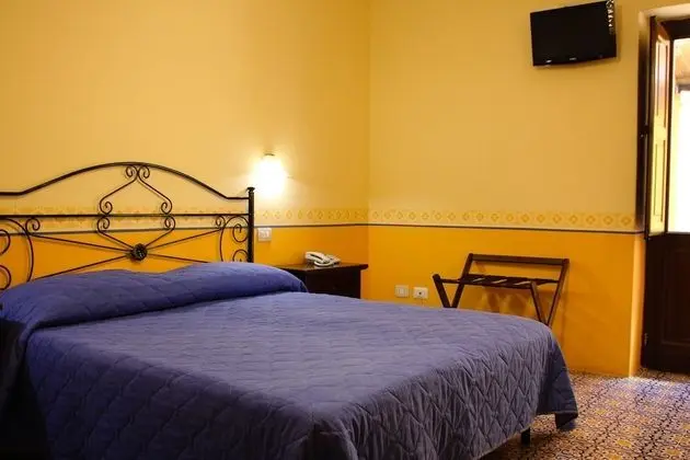 Tek Büyük Yataklı Oda, Teras, Bahçe Manzaralı