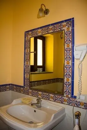 Tek Büyük Yataklı Oda, Teras, Bahçe Manzaralı