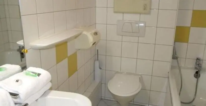 Tek Büyük Yataklı Oda, Balkon, Bahçe Manzaralı