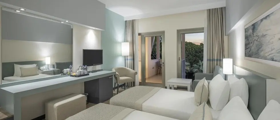 https://images.etstur.com/files/images/hotelImages/TR/92797/l/Arcanus-Side-Resort-Oda-362689.jpg