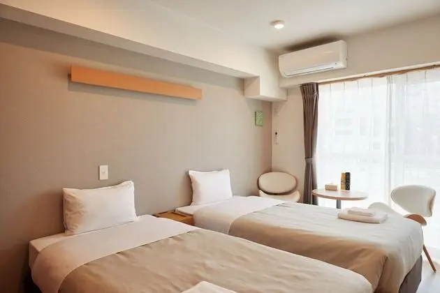 İki Ayrı Yataklı Oda, Sigara İçilmez