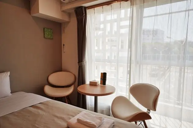 İki Ayrı Yataklı Oda, Sigara İçilmez