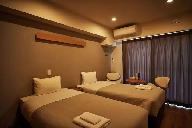 İki Ayrı Yataklı Oda, Sigara İçilmez