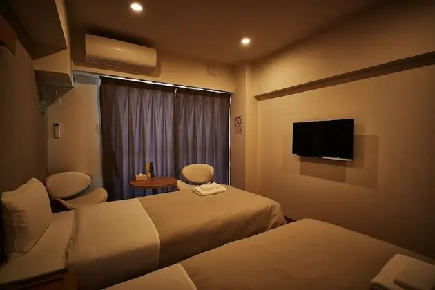 İki Ayrı Yataklı Oda, Sigara İçilmez