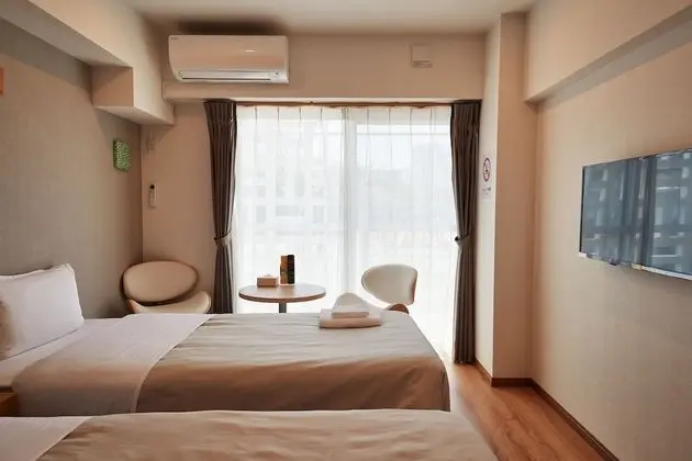 İki Ayrı Yataklı Oda, Sigara İçilmez