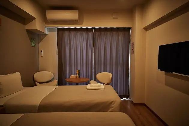 İki Ayrı Yataklı Oda, Sigara İçilmez