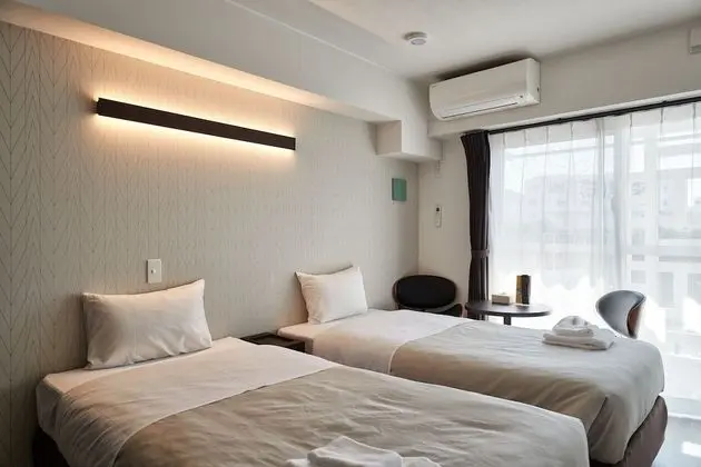 İki Ayrı Yataklı Oda, Sigara İçilmez