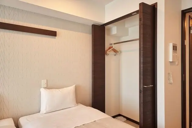 İki Ayrı Yataklı Oda, Sigara İçilmez