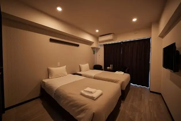 İki Ayrı Yataklı Oda, Sigara İçilmez