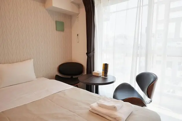 İki Ayrı Yataklı Oda, Sigara İçilmez