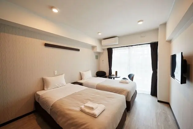 İki Ayrı Yataklı Oda, Sigara İçilmez