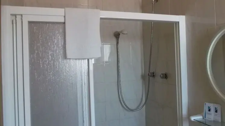 Üç Kişilik Oda