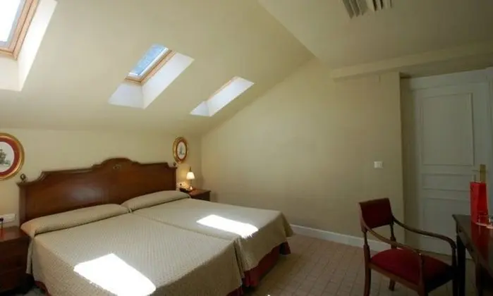 Economy Tek Büyük Yataklı Oda (Attic)