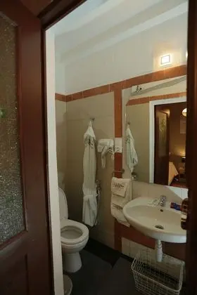 Üç Kişilik Oda