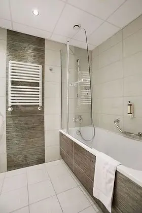 Business Tek Büyük Yataklı Oda
