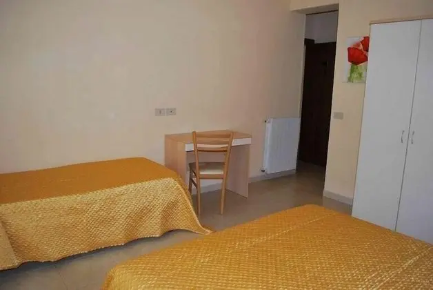 Üç Kişilik Oda, Bahçe Manzaralı