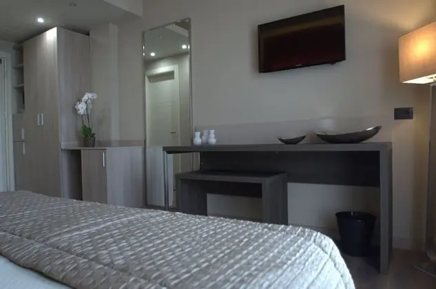 Business Tek Büyük veya İki Ayrı Yataklı Oda, Havuz Manzaralı