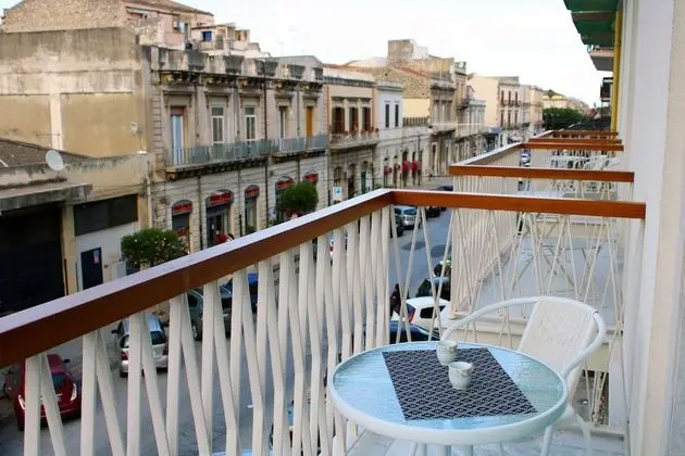 Superior Stüdyo, Balkon