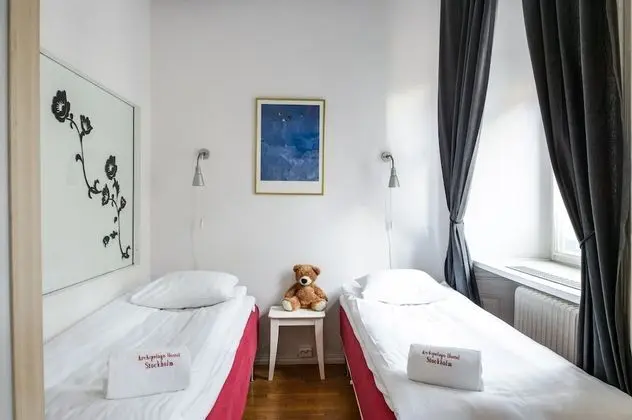 Tek Büyük veya İki Ayrı Yataklı Oda, Ortak Banyo