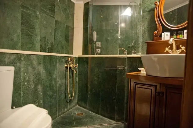 Üç Kişilik Oda