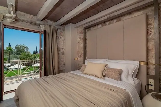 Grand Villa, 4 Yatak Odası, Havuz Manzaralı