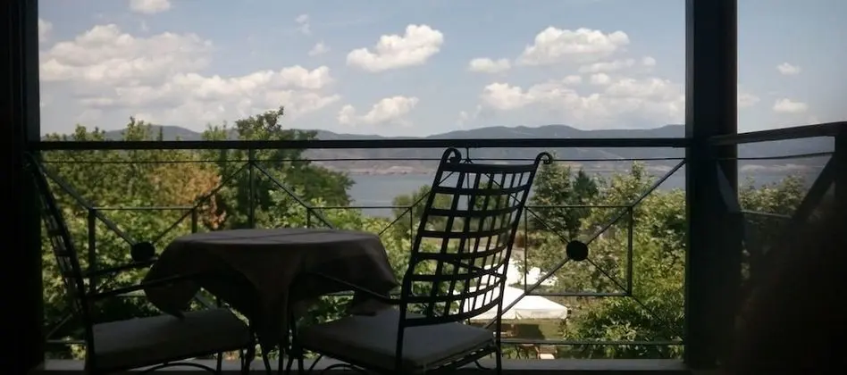 Apart Daire, Göl Manzaralı
