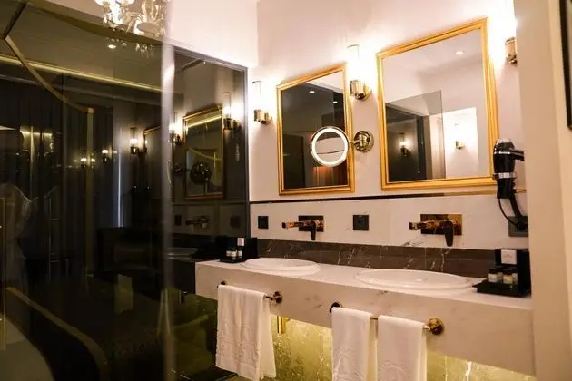 Suite, Sokak Manzaralı, Küvetli veya Jakuzili