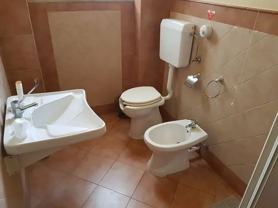 Üç Kişilik Oda (private external bathroom)