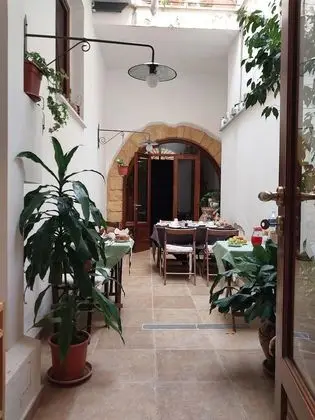 Üç Kişilik Oda