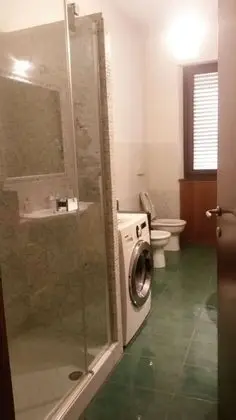 İki Ayrı Yataklı Oda, Ortak Banyo