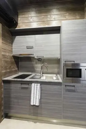 Arctic Fox Glass Igloo (Lake Side)