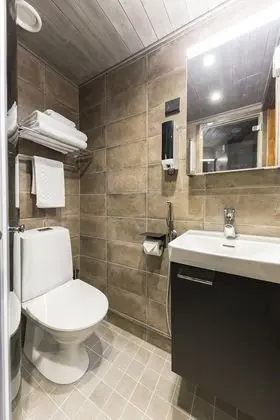 Arctic Fox Glass Igloo (Lake Side)