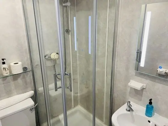 Süit, Banyolu/Duşlu