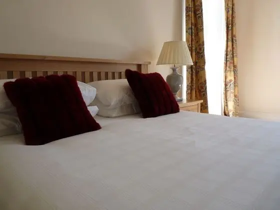 Tek Büyük veya İki Ayrı Yataklı Oda (Room 1)