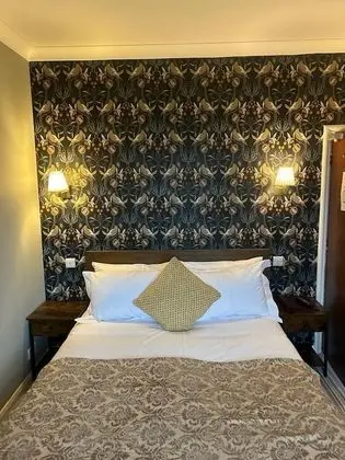 Traditional Tek Büyük Yataklı Oda