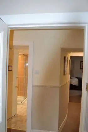 Tek Kişilik Oda, Ortak Banyo